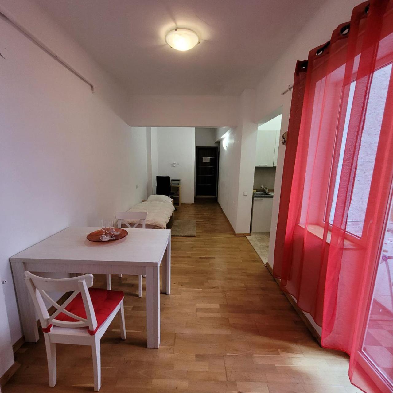 Anastasia Balcescu Apart 4 Self Check In Code From 2Pm Kitchen And Bedroom บูคาเรสต์ ภายนอก รูปภาพ